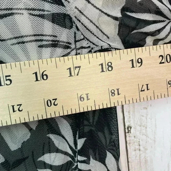 NE & LO Sheer cover up size small Black and White - Picture 9 of 9